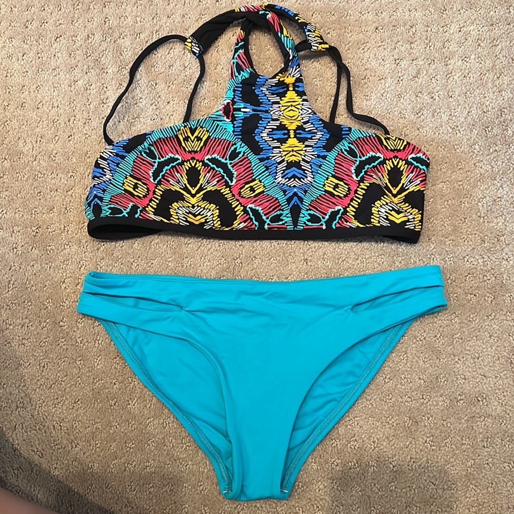 L*SPACE bikini top